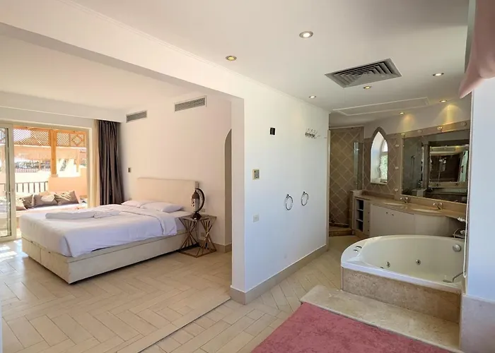 Light & Airy Spacious Soma Bay Marina 3br W Sauna & Hot Tub * Hurghada
